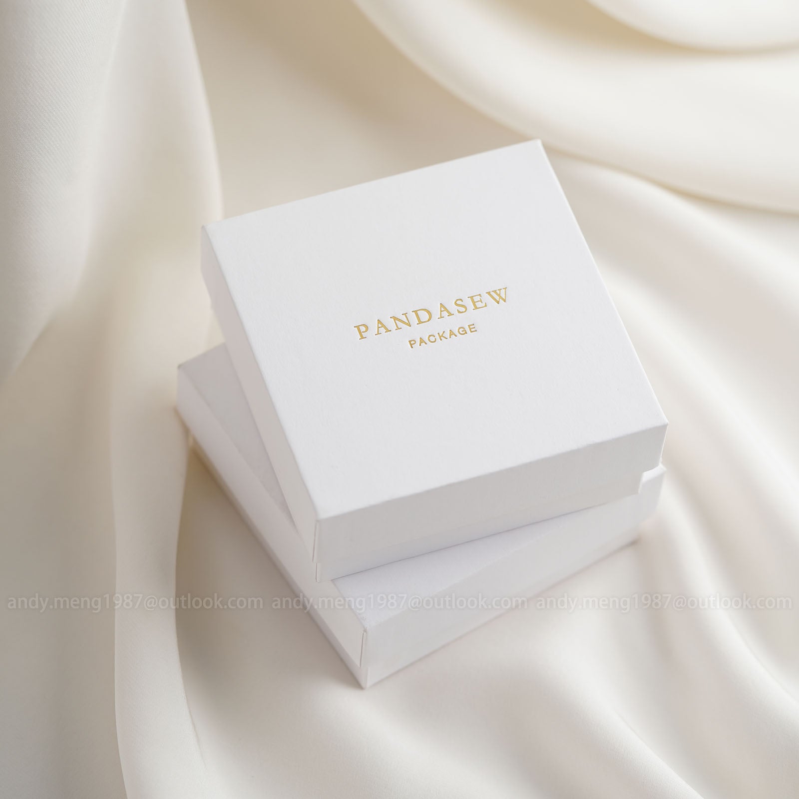 10x10cm white Jewelry  box custom logo