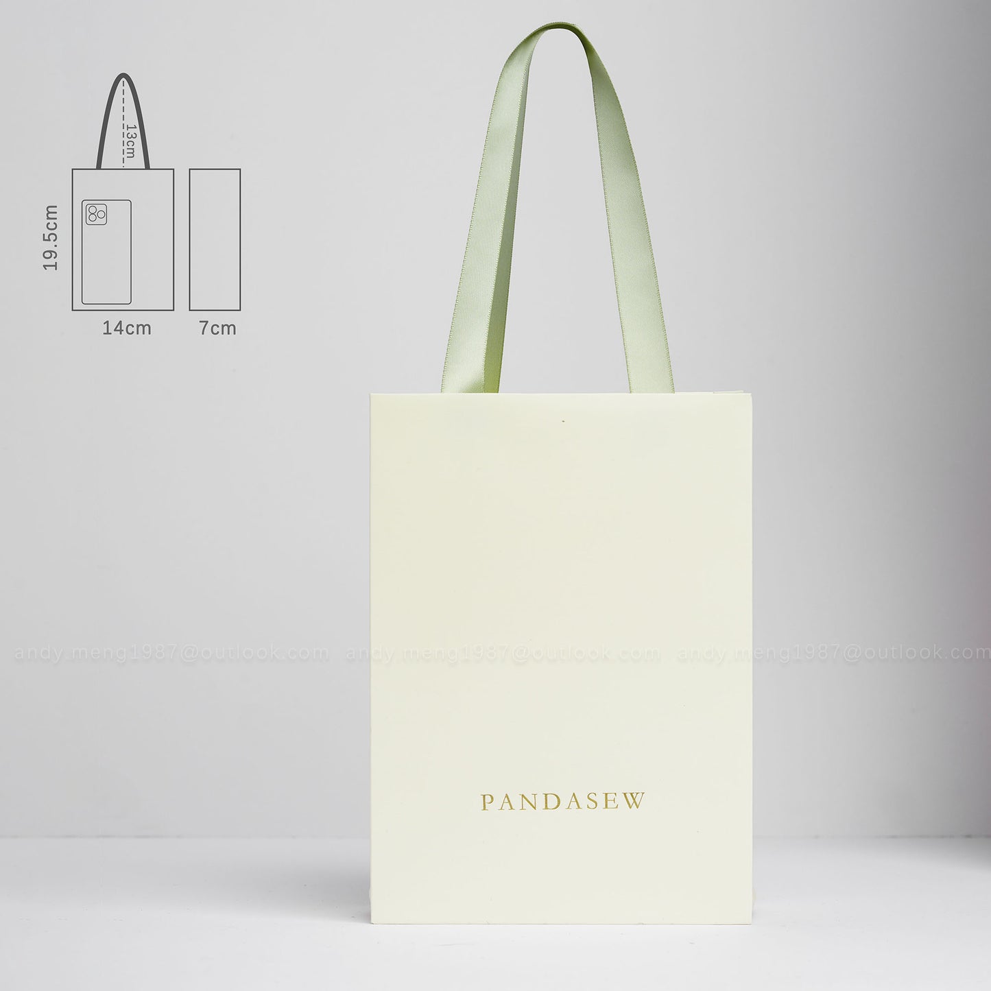 high quality and classic holiday gift bag, white paper bag